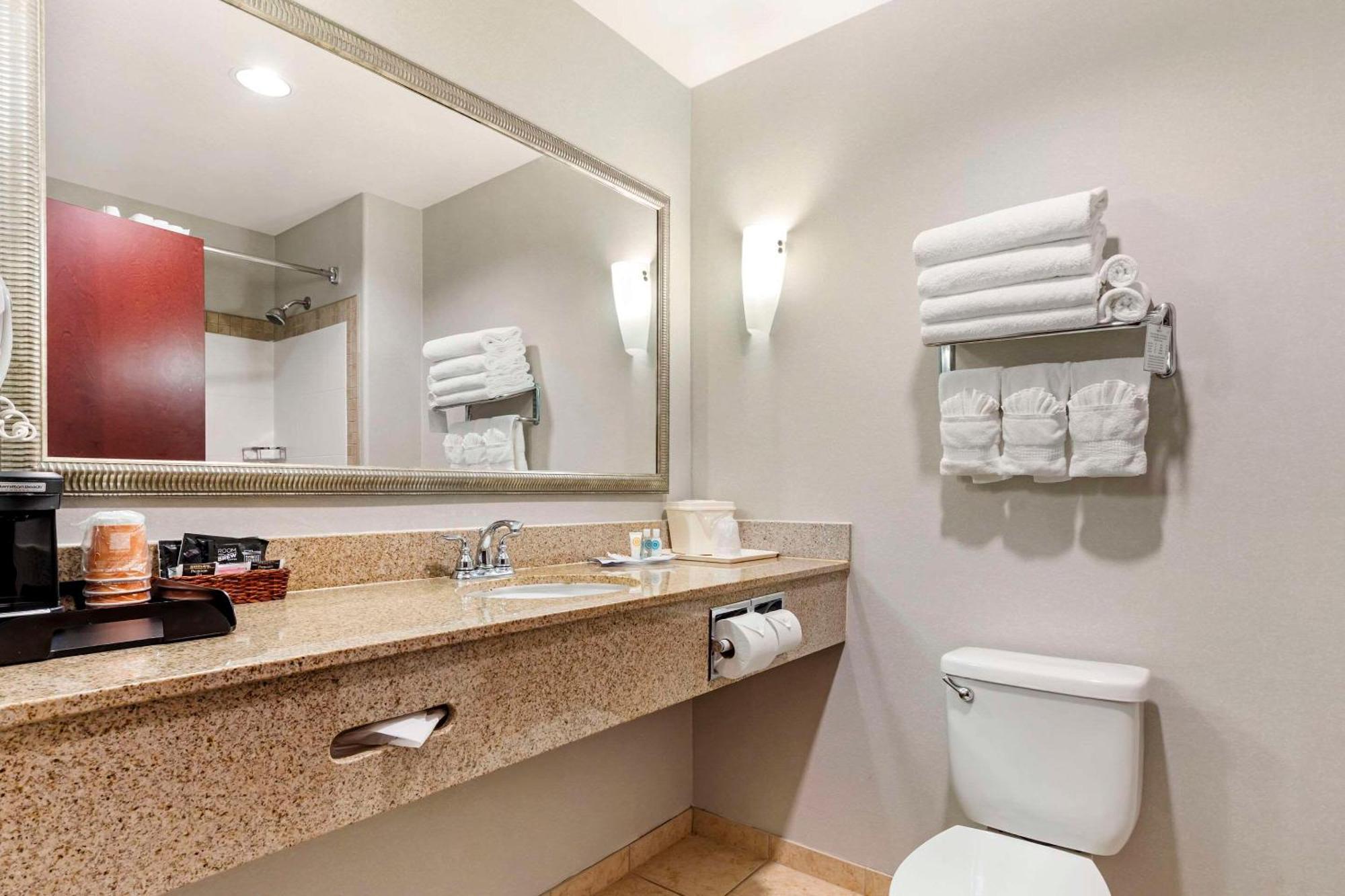 Comfort Suites Палестін Екстер'єр фото