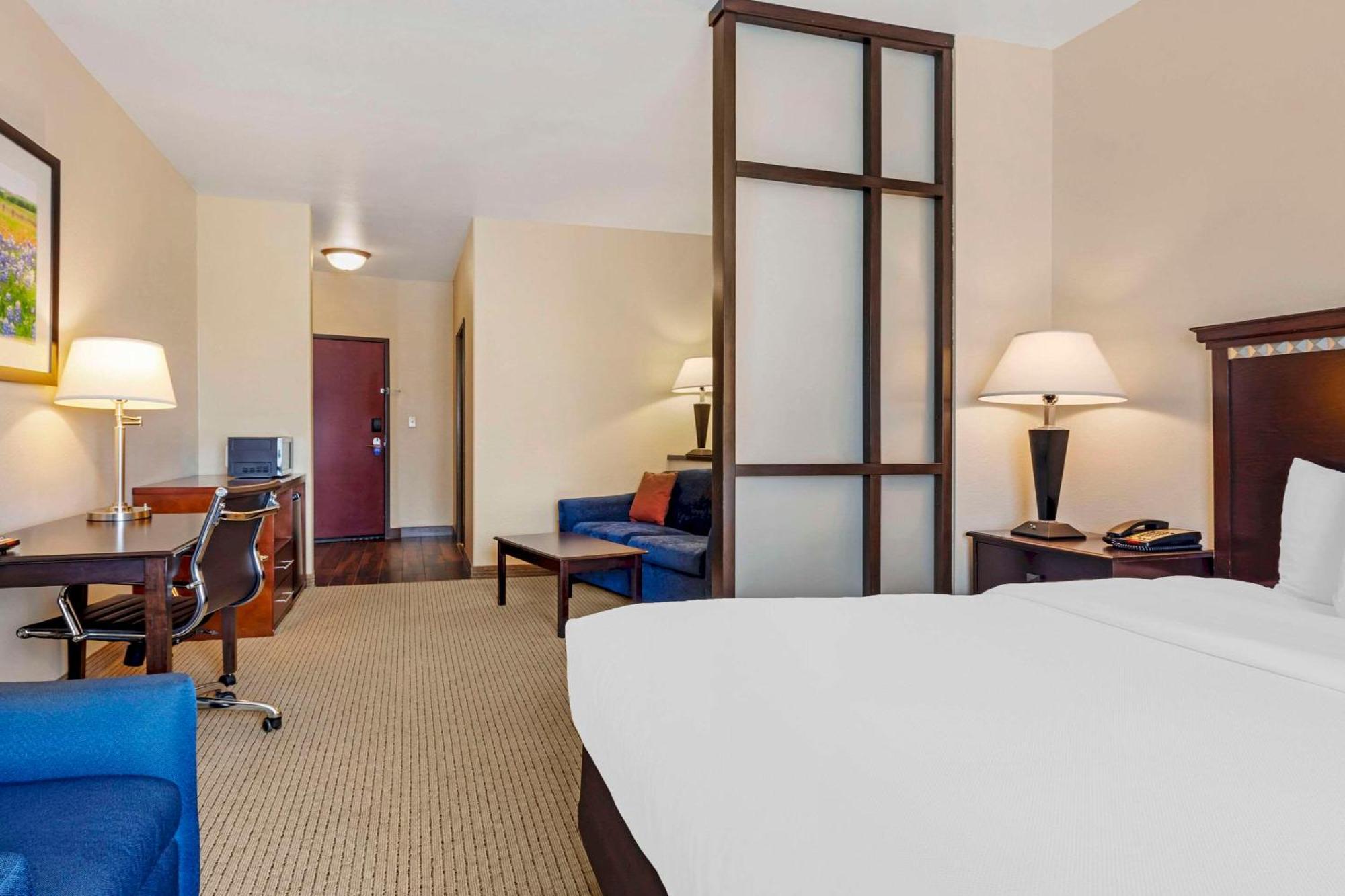 Comfort Suites Палестін Екстер'єр фото